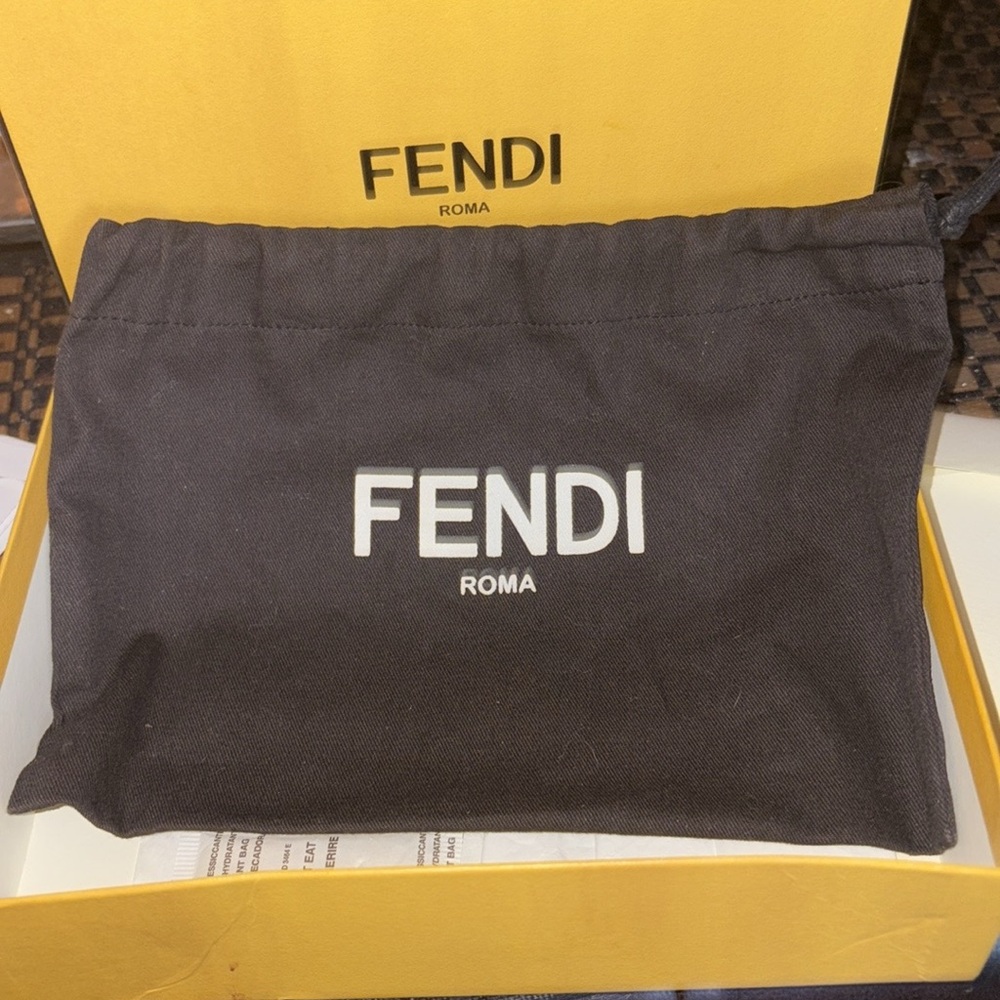 🔥SOLD🔥💎Authentic,FENDI WRISTLET OR POUCH Comes w/ box and 
bag💎 - Picture 12 of 12